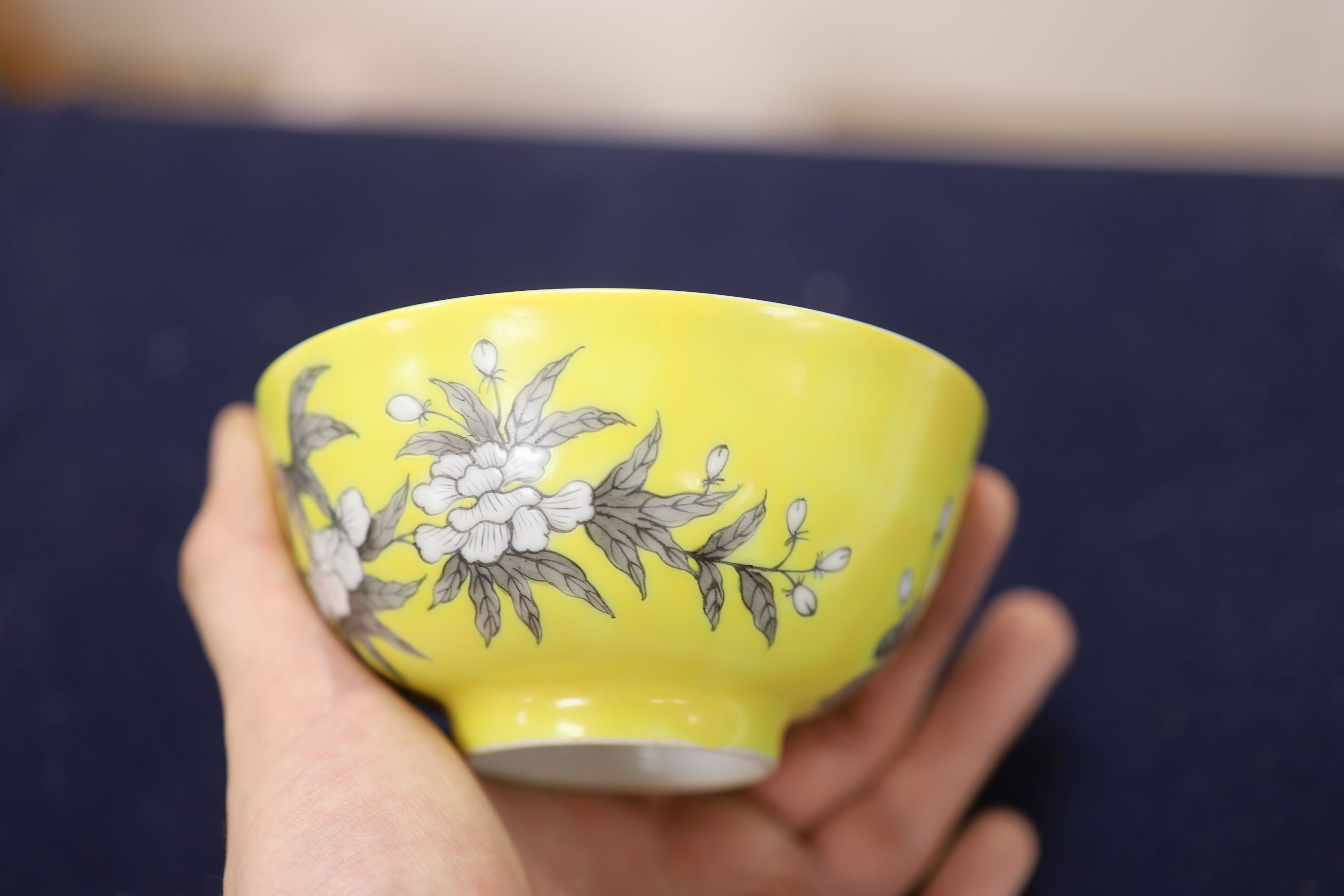 A Chinese yellow ground bowl, diameter 12cm